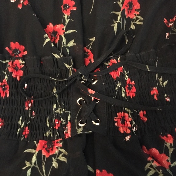 Gorgeous floral blouse - Picture 3 of 7